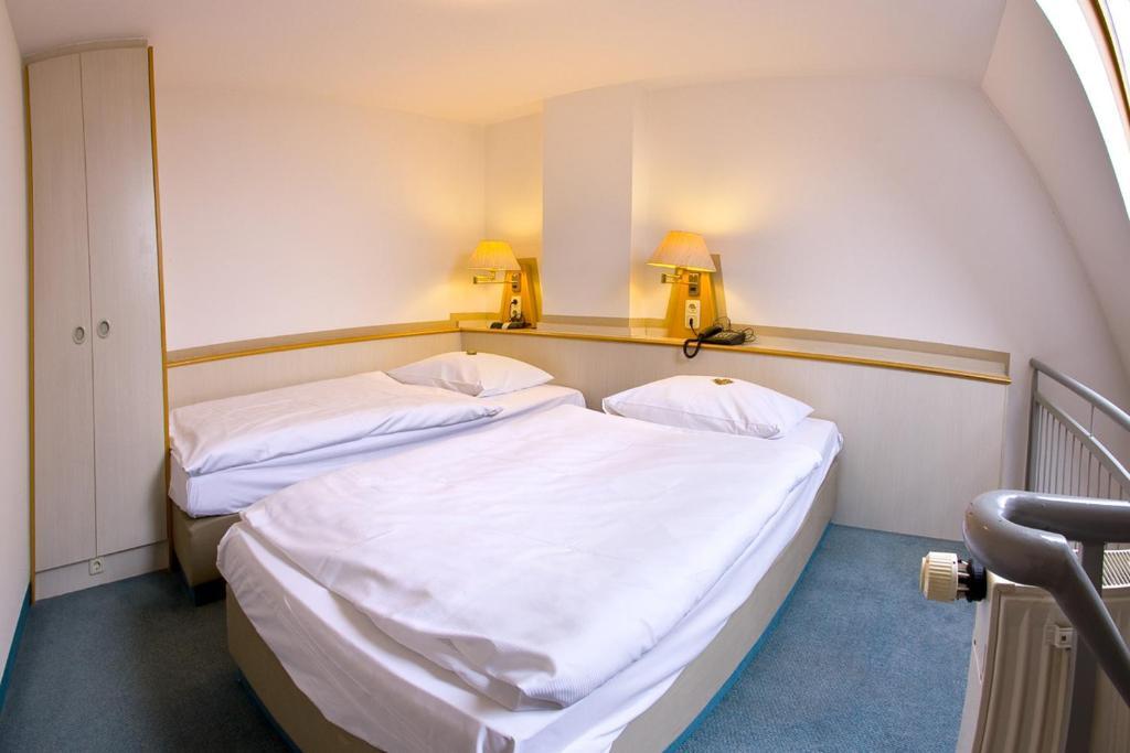 Leine-Hotel Gottingen Room photo